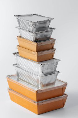 Beyaz arkaplanda geri dönüşümlü yiyecek paketleme seti