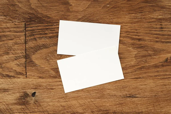 Stapels bedrijfsscards met kopieerruimte op houten ondergrond — Stockfoto