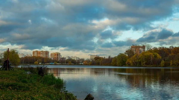 Закат осени в Москве — стоковое фото