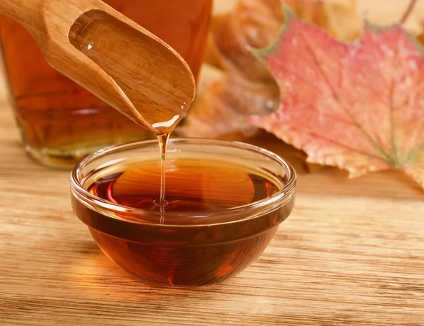 Maple syrup on wooden background — Stock Photo, Image