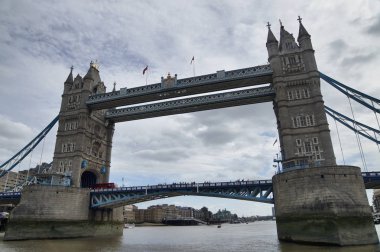 Londra 'daki kule köprüsü