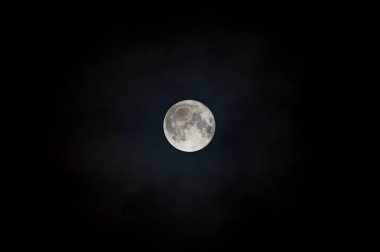 Supermoon ay tam aşamasındadır