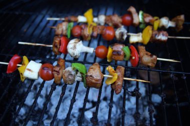 Açık ızgara kebap.