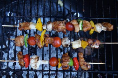 Açık ızgara kebap.