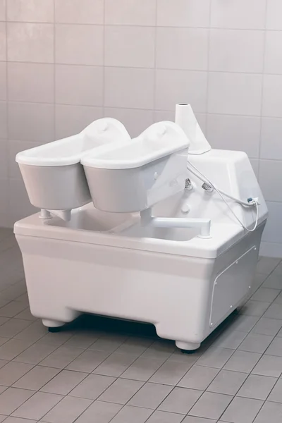 Электротерапия. Терапевтическая ванна. Гальваническая ванна . — стоковое фото