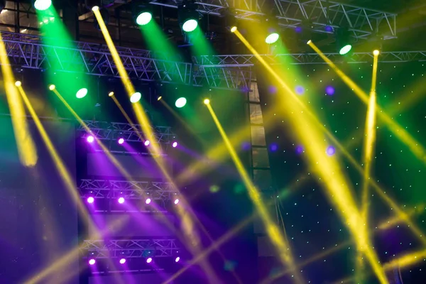 콘서트 빛의 쇼, 무대 조명, 화려한 무대 조명, 빛 s — 스톡 사진