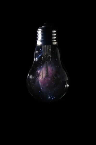暗い背景上の電球の中のオリオン大星雲 — ストック写真