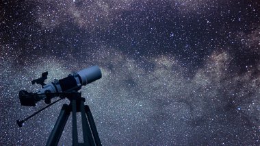 Astronomik teleskop takımyıldızı Aquila gece gökyüzünde. Kartal takımyıldızı