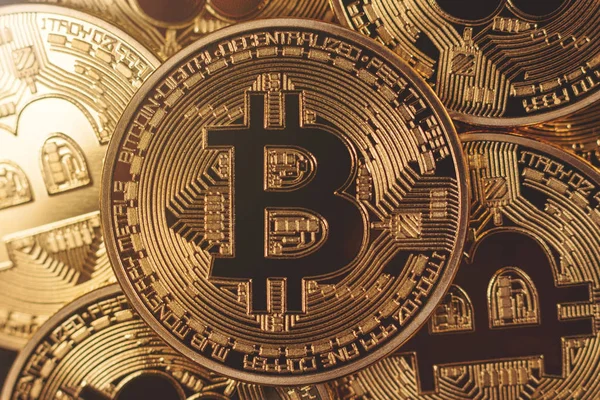 Złote Bitcoins Nowe Wirtualne Pieniądze — Zdjęcie stockowe