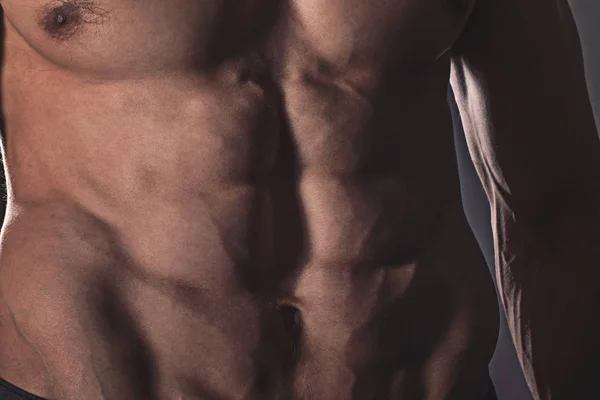 Close-up van perfect abs. Sexy gespierde mannelijk torso zes packs. — Stockfoto