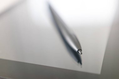 Tablet kalemi dijital teknoloji portre.