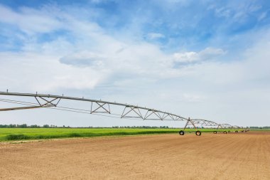 Sahada sulama sistemi. Tarım kavramı