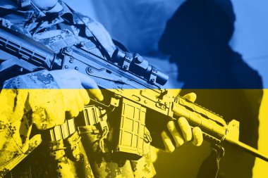 Makineli tüfek ile Ukrayna ulusal bayrak askerle 