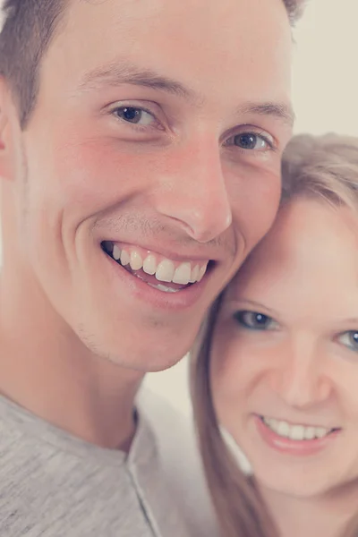 Giovane coppia felice, primo piano — Foto Stock