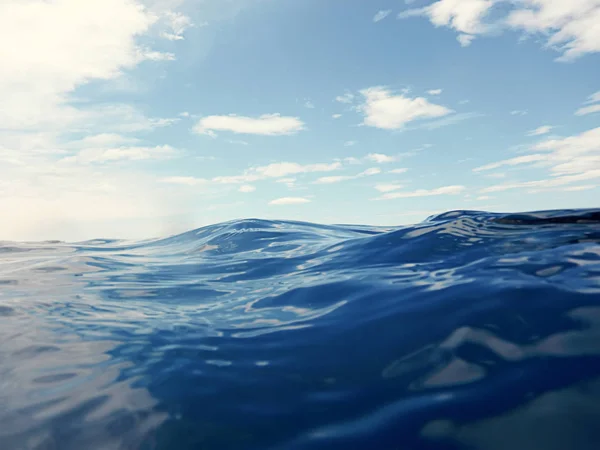 Голубое море и солнце на небе — стоковое фото