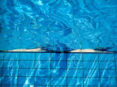 Yüzme Havuzu su altında. Sualtı arka plan.