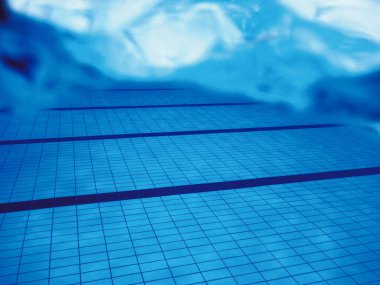 Yüzme Havuzu su altında. Sualtı arka plan.