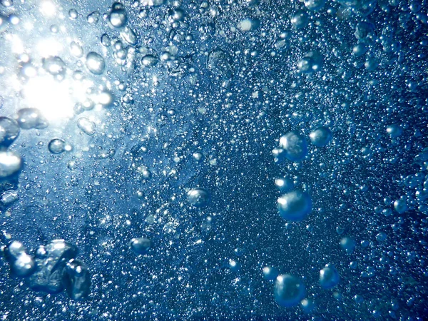 Undervattens Bubblor Solljus Genom Vattenytan Underwater Bakgrund — Stockfoto