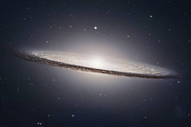 Başak takımyıldızında Sombrero Galaksisi M104