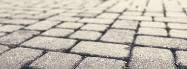 Park vintage tarzı tuğla yolu.