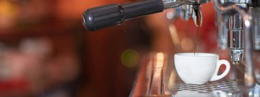 Espresso makinesi espresso kahve, altın akan yapma. Kahve 