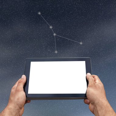 Astroloji, burç, teknoloji ve insan kavramı. Kanser Cons