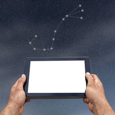 Astroloji, burç, teknoloji ve insan kavramı. Akrep Con