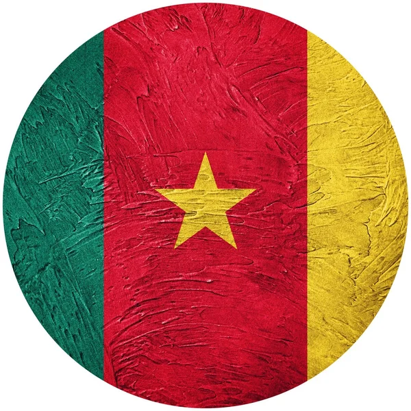 Grunge drapeau du Cameroun. Drapeau bouton Cameroun Isolé sur bac blanc — Photo