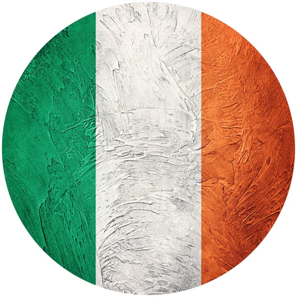 Grunge 爱尔兰国旗。在白色背景上的国旗爱尔兰按钮分离 — 图库照片