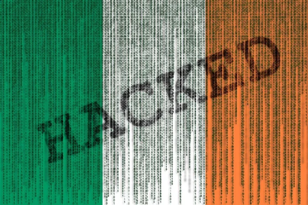 Veri kesmek İrlanda bayrağı. İkili kod ile İrlanda bayrağı. — Stok fotoğraf