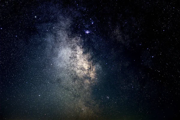 Milky Way Galaxy bakgrund närbild av Milky långt. Lång exponering fotografi. — Stockfoto