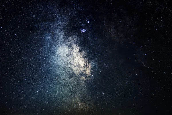 Droga Mleczna galaktyki tło zbliżenie z mlecznej drodze. Długa ekspozycja fotografii. — Zdjęcie stockowe