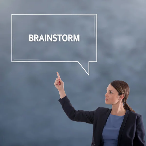 Brainstorm Concept bedrijfsconcept. Zakelijke vrouw grafisch Concept — Stockfoto