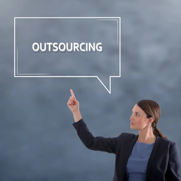 Outsourcing-Geschäftskonzept. Grafisches Konzept der Geschäftsfrau — Stockfoto