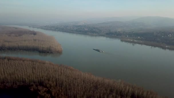 Navire Transport Marchandises Sur Une Large Rivière Vue Aérienne — Video