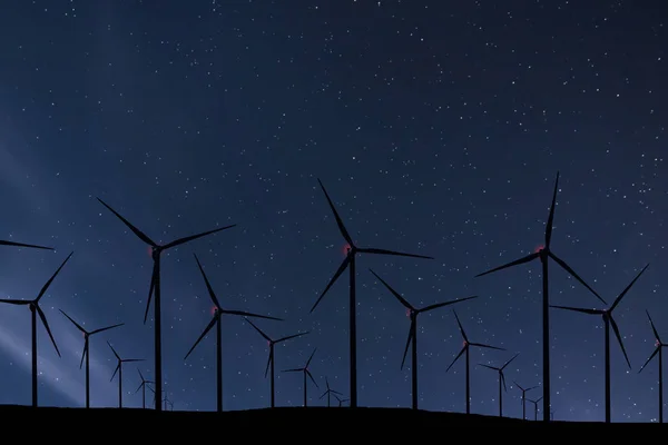 Night Sky Over Wind Farm. Energia e natureza Céu noturno . — Fotografia de Stock