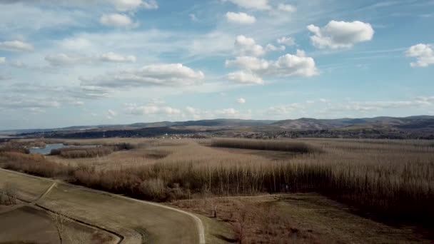 Luftaufnahme Wolken Über Der Landschaft Frühlingslandschaft — Stockvideo