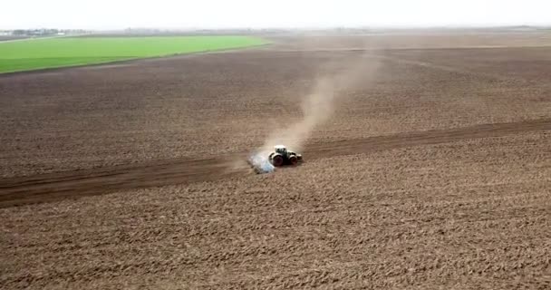 Trekker Veld Teelt Veld Voorbereiding Planten Luchtfoto — Stockvideo