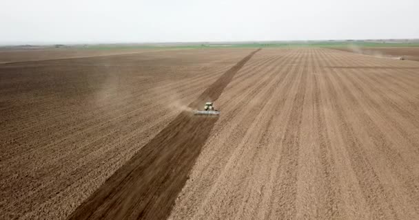 Traktor Művelést Növény Légifelvételek Mező Előkészítése — Stock videók