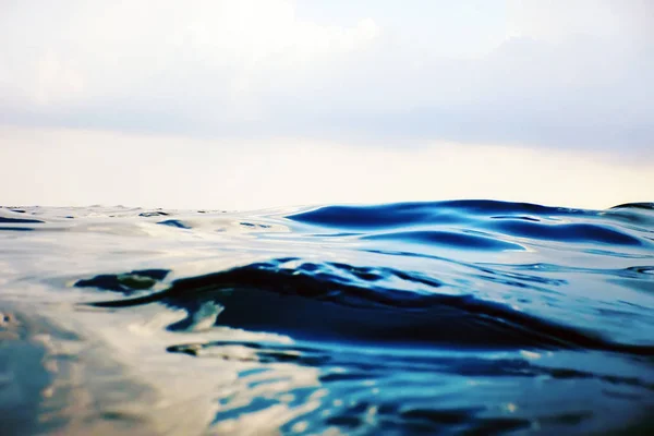 Океанська вода фону, хвиля крупним планом — стокове фото