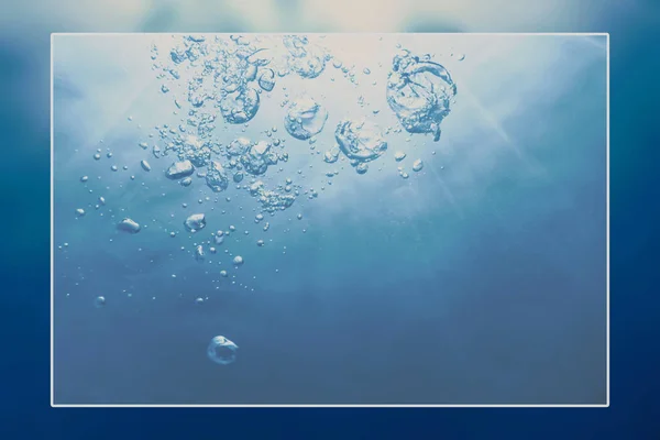 Undervattens bakgrund vit ram ram, vattenyta tomt te — Stockfoto