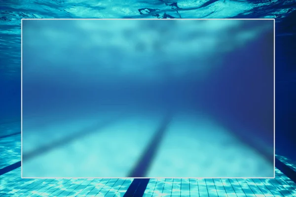 Schwimmbad Hintergrund weißer Rand Rahmen, Wasseroberfläche leer — Stockfoto