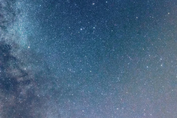 Nocne niebo z błyszczącymi gwiazdami, galaktyka Drogi Mlecznej — Zdjęcie stockowe