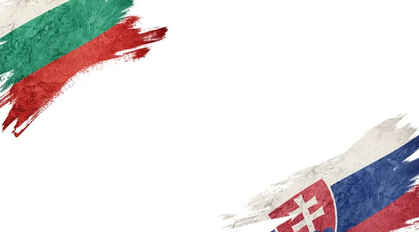 Vlajky Bulharska a Slovenské republiky na bílém pozadí — Stock fotografie