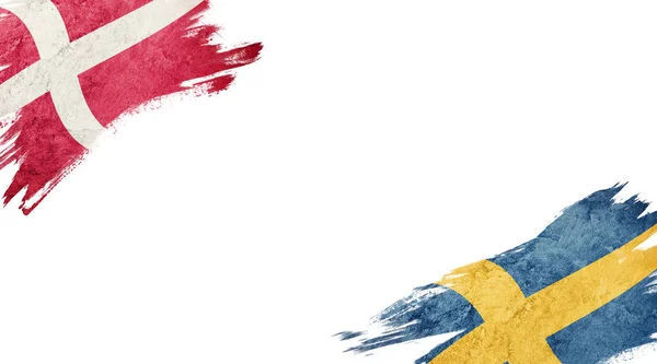 Drapeaux du Danemark et de la Suède sur fond blanc — Photo
