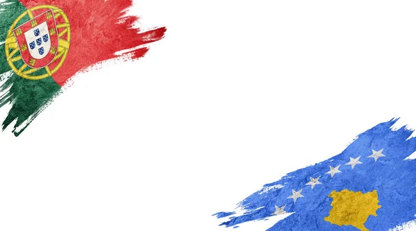 Прапори Португалії та Косово на білому тлі — стокове фото