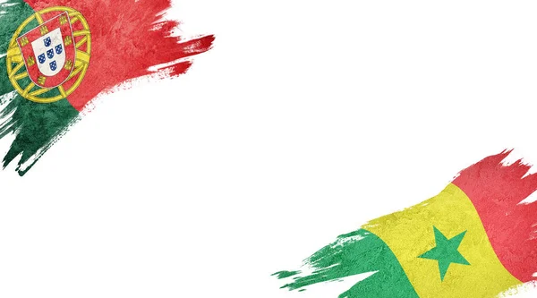 Флаги Португалии и Сенегала на белом фоне — стоковое фото