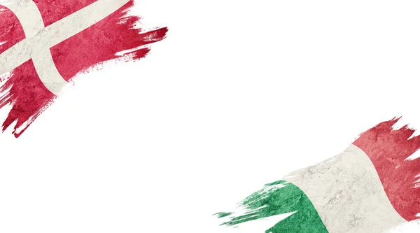 Beyaz arkaplanda Danimarka ve İtalya bayrakları — Stok fotoğraf