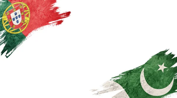 白い背景にポルトガルとパキスタンの旗 — ストック写真