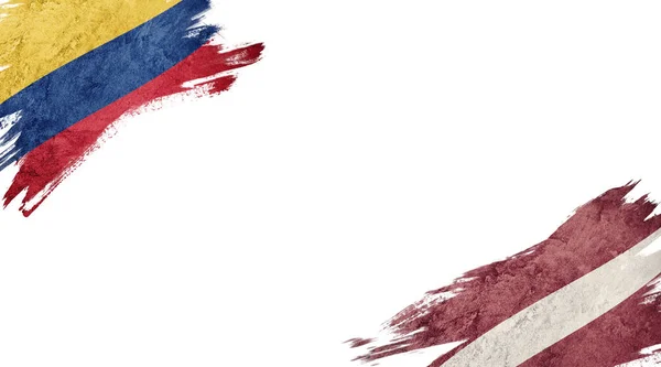 Flaggen von Kolumbien und Lettland auf weißem Hintergrund — Stockfoto